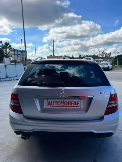 Mercedes-Benz C 220 2011 - 14000 EUR, 381206 km - AUTO.MOTO.pt - 381206km - foto 4 de 18