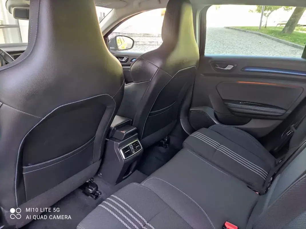 Renault Mégane Sport Tourer 2018 - 14900 EUR, 112000 km - AUTO.MOTO.pt - 112000km - foto 18 de 28