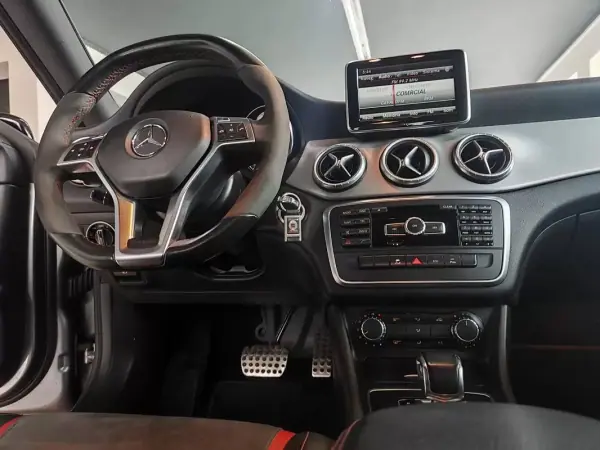 Mercedes-Benz CLA 45 AMG 2014 - 32990 EUR, 130000 km - AUTO.MOTO.pt - 130000km - foto 20 de 40