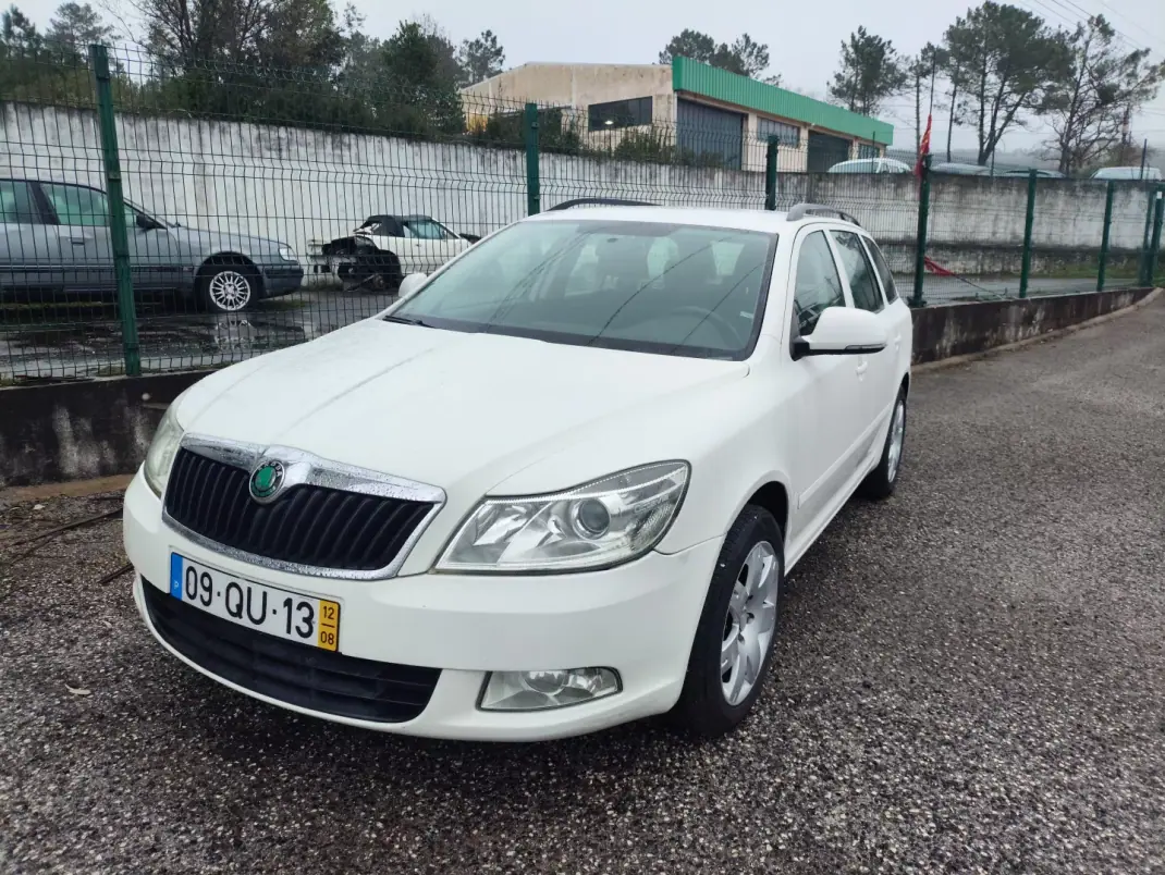 Skoda Octavia Break 2012 - 7400 EUR, 299630 km - AUTO.MOTO.pt - 299630km - foto 1 de 8