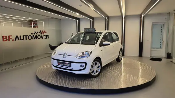 Volkswagen Cross Up! 2013 - 7750 EUR, 154338 km - AUTO.MOTO.pt - 154338km - foto 12 de 47