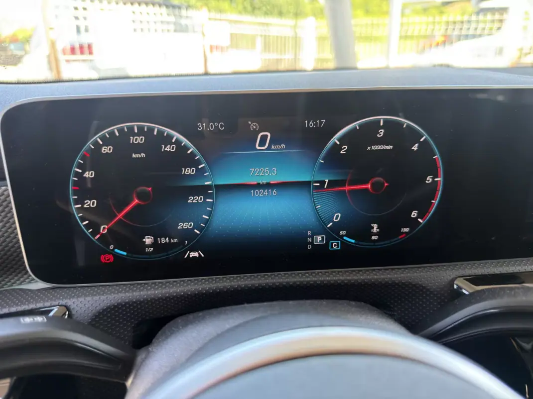 Mercedes-Benz A 180 2018 - 21750 EUR, 102000 km - AUTO.MOTO.pt - 102000km - foto 14 de 18