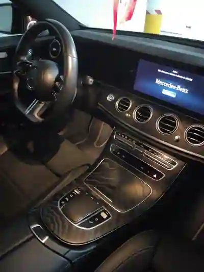 Mercedes-Benz E 220 2021 - 45800 EUR, 64800 km - AUTO.MOTO.pt - 64800km - foto 7 de 15
