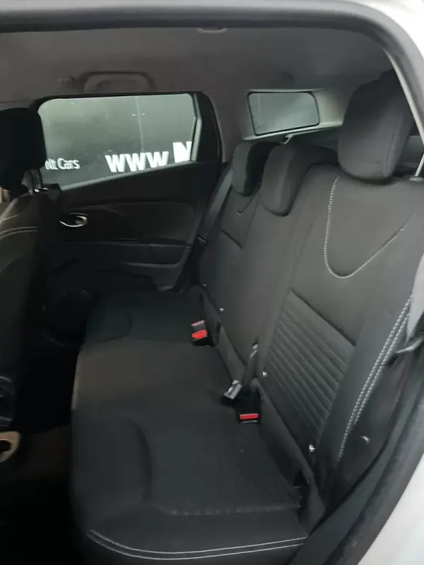 Renault Clio Sport Tourer 2016 - 10900 EUR, 138639 km - AUTO.MOTO.pt - 138639km - foto 15 de 21