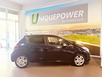 Peugeot 208 2019 - 8299 EUR, 136000 km - AUTO.MOTO.pt - 136000km - foto 4 de 48