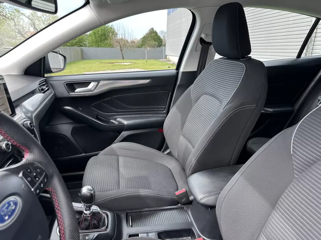 Ford Focus 2018 - 10900 EUR, 100000 km - AUTO.MOTO.pt - 100000km - foto 38 de 56