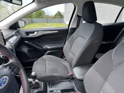 Ford Focus 2018 - 10900 EUR, 100000 km - AUTO.MOTO.pt - 100000km - foto 38 de 56