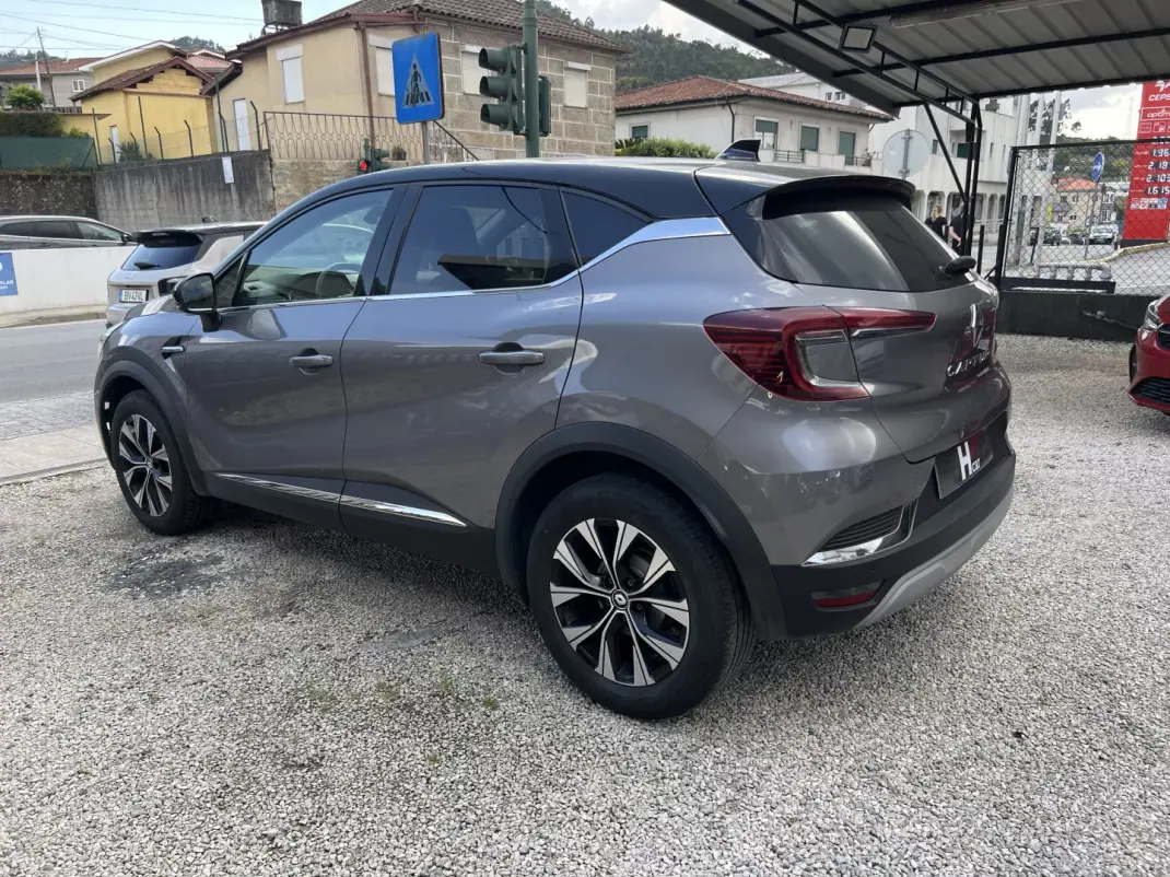 Renault Captur 2023 - 17399 EUR, 88500 km - AUTO.MOTO.pt - 88500km - foto 7 de 16