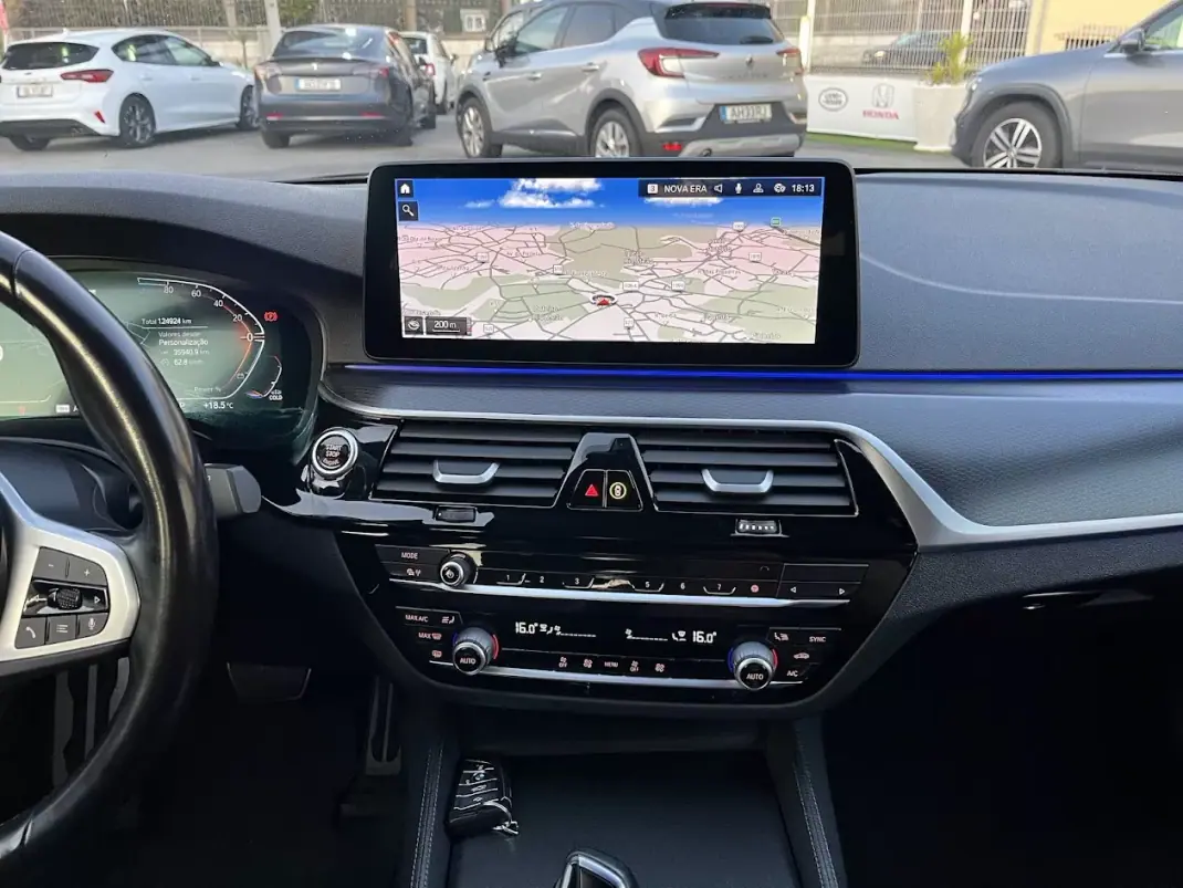 BMW 520 2022 - 33950 EUR, 124000 km - AUTO.MOTO.pt - 124000km - foto 17 de 45