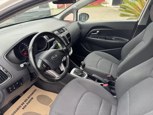 Kia Rio 2016 - 9500 EUR, 113000 km - AUTO.MOTO.pt - 113000km - foto 13 de 40