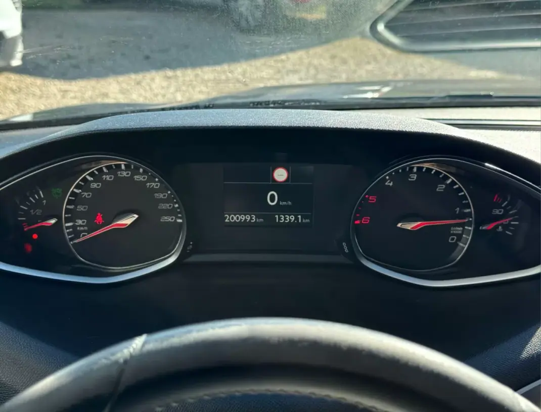 Peugeot 308 2019 - 8450 EUR, 200815 km - AUTO.MOTO.pt - 200815km - foto 12 de 17