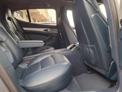 Porsche Panamera 2011 - 47900 EUR, 133621 km - 133621km - foto 26 de 36