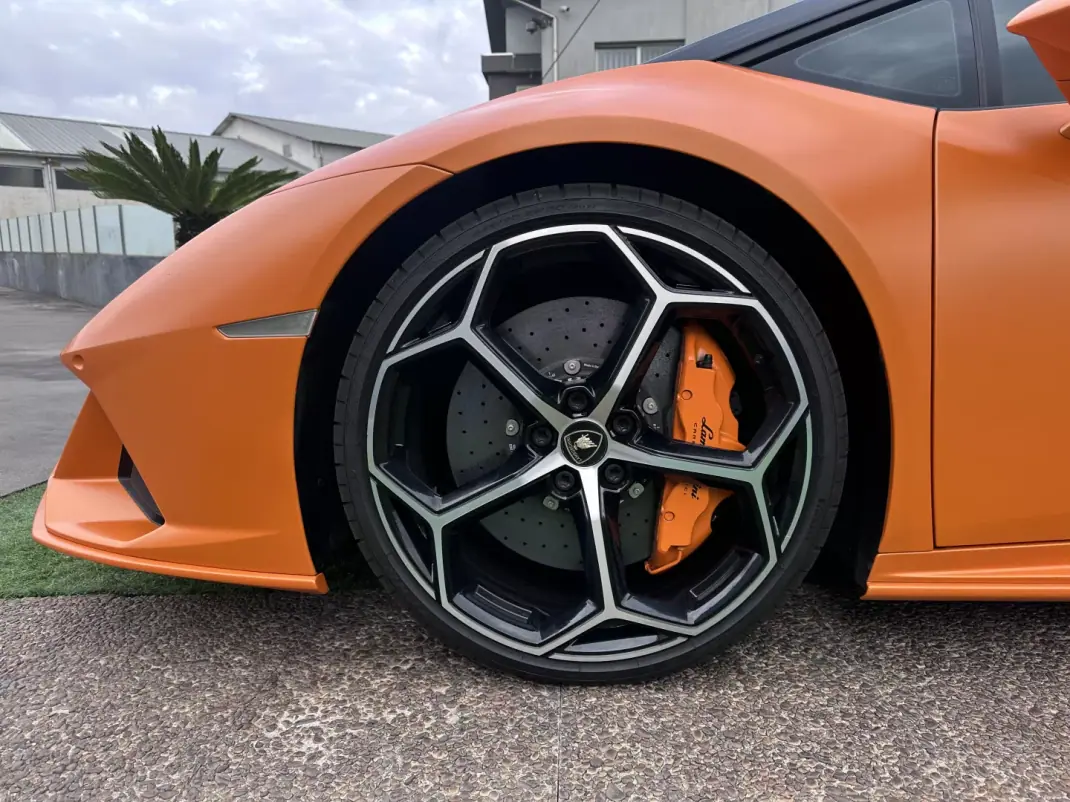 Lamborghini Huracán Spyder 2022 - 398000 EUR, 40000 km - AUTO.MOTO.pt - 40000km - foto 17 de 55