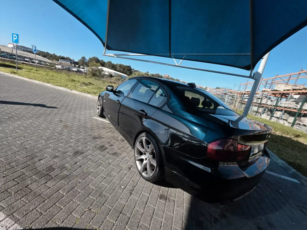 BMW 320 2009 - 8990 EUR, 225750 km - AUTO.MOTO.pt - 225750km - foto 6 de 11