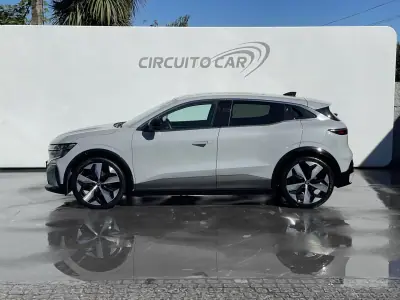 Renault Mégane E-Tech 2022 — photo 2 of 42