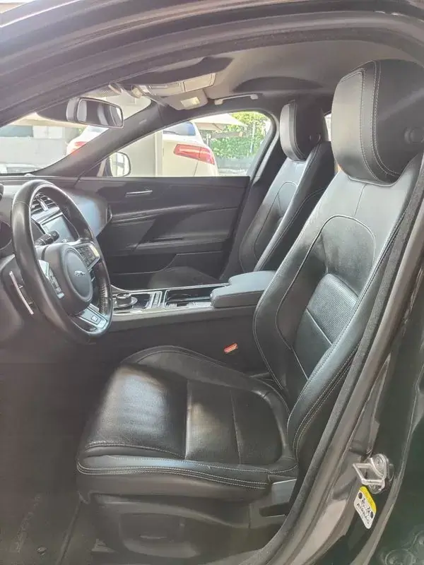Jaguar XE 2017 - 14250 EUR, 243000 km - AUTO.MOTO.pt - 243000km - foto 13 de 34