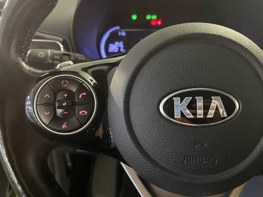 Kia e-Soul 2020 - 19750 EUR, 79000 km - AUTO.MOTO.pt - 79000km - foto 20 de 38