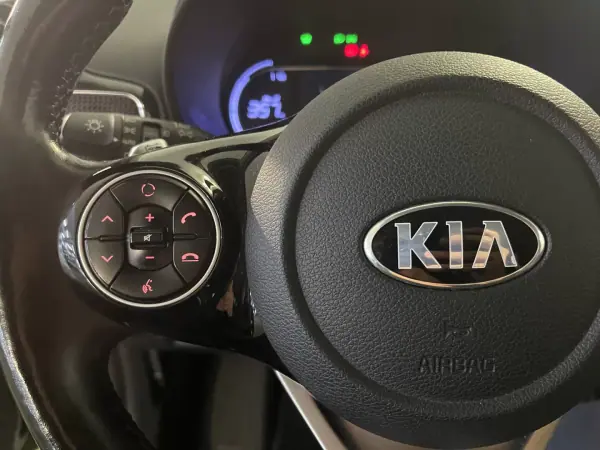 Kia e-Soul 2020 - 19750 EUR, 79000 km - AUTO.MOTO.pt - 79000km - foto 20 de 38