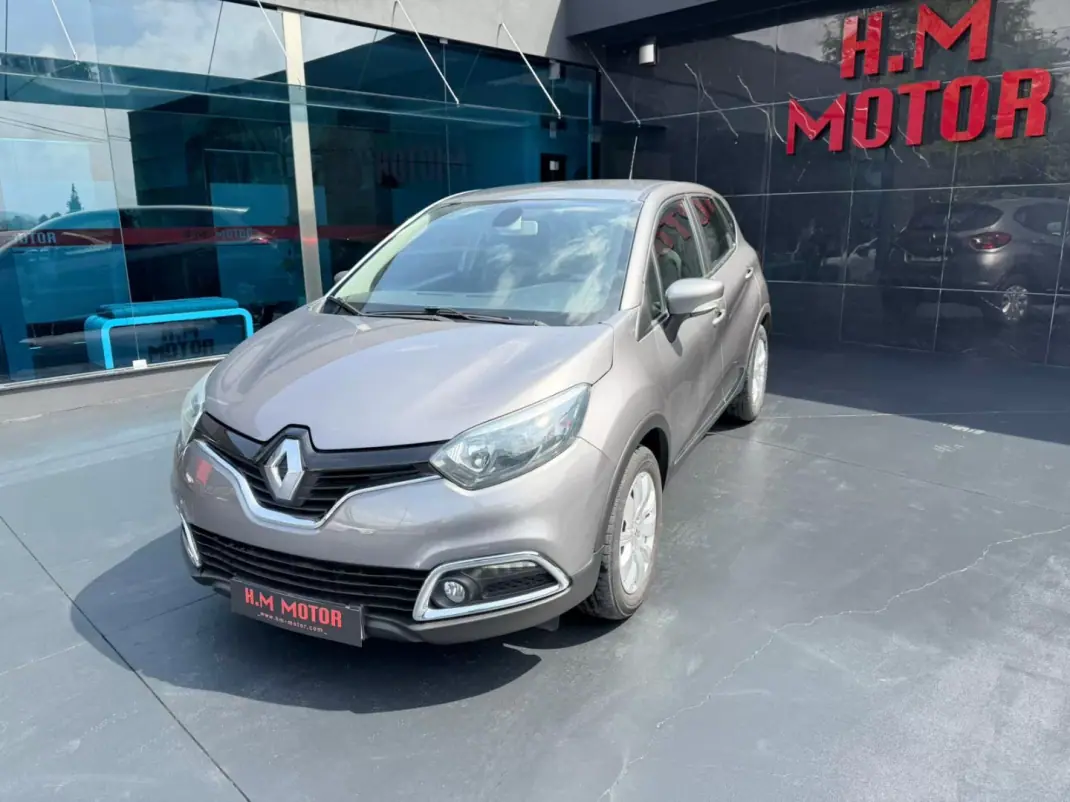 Renault Captur 2015 - 12900 EUR, 154000 km - AUTO.MOTO.pt - 154000km - foto 5 de 11