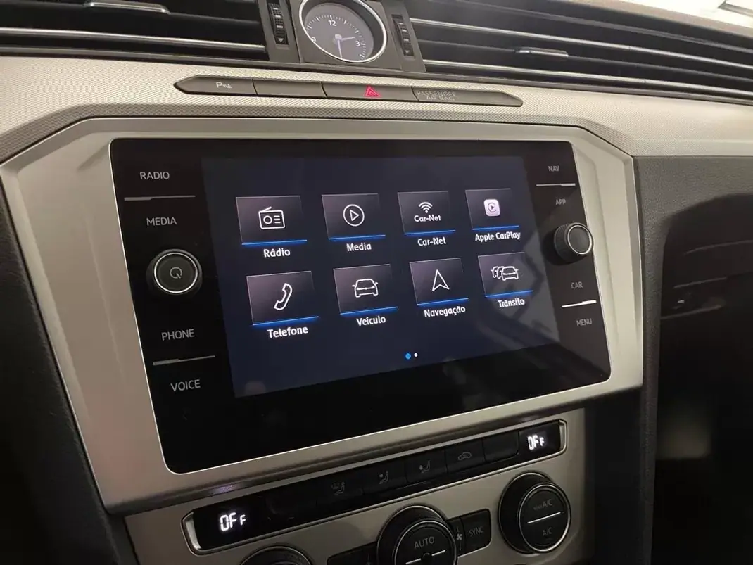 Volkswagen Passat Variant 2019 - 15750 EUR, 257000 km - AUTO.MOTO.pt - 257000km - foto 21 de 33