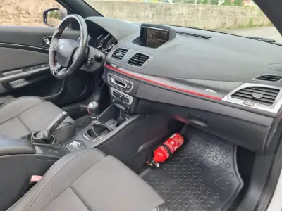 Renault Mégane Cabrio 2015 - 14990 EUR, 195000 km - AUTO.MOTO.pt - 195000km - foto 22 de 43