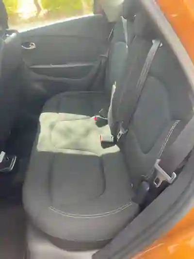 Renault Captur 2017 - 9400 EUR, 103000 km - AUTO.MOTO.pt - 103000km - foto 9 de 13