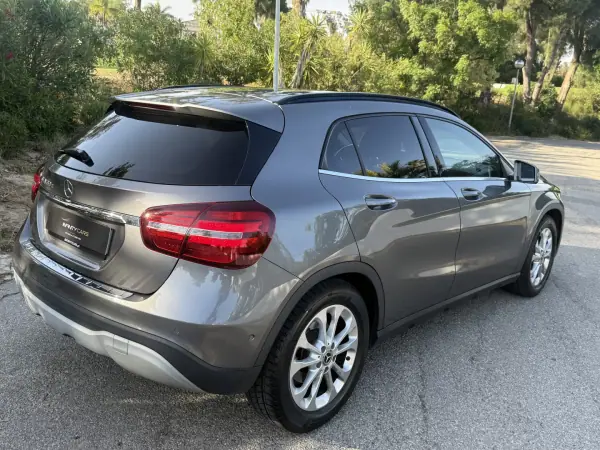 Mercedes-Benz GLA 180 2017 - 20999 EUR, 80000 km - AUTO.MOTO.pt - 80000km - foto 8 de 22