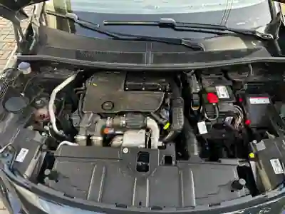 Peugeot 3008 2017 - 15000 EUR, 130000 km - AUTO.MOTO.pt - 130000km - foto 9 de 10