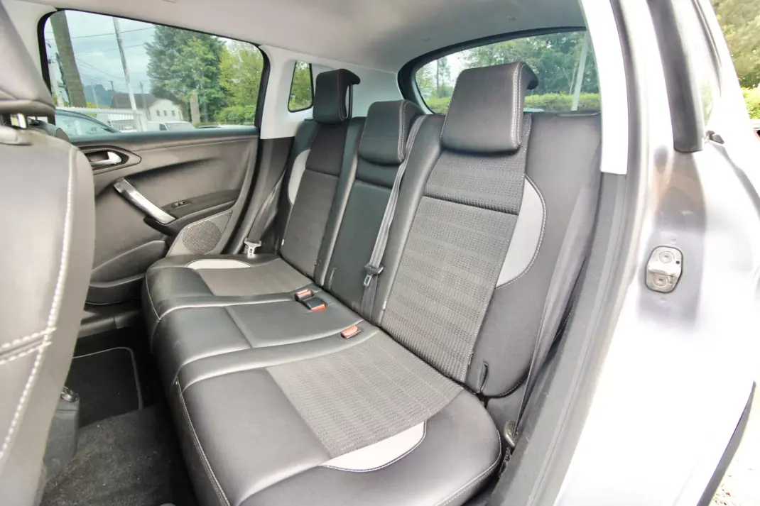 Peugeot 2008 2017 - 12900 EUR, 100000 km - AUTO.MOTO.pt - 100000km - foto 15 de 27