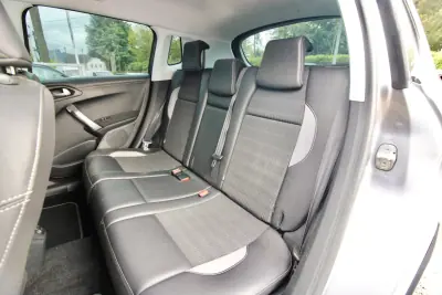 Peugeot 2008 2017 - 12900 EUR, 100000 km - AUTO.MOTO.pt - 100000km - foto 15 de 27