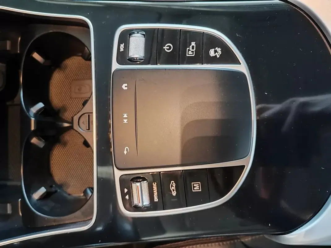 Mercedes-Benz GLC 300 2022 - 41500 EUR, 64500 km - AUTO.MOTO.pt - 64500km - foto 34 de 40