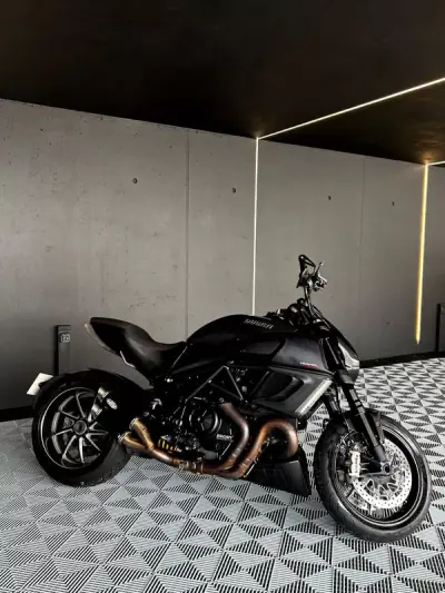 Ducati Diavel 2011 - 9750 EUR, 39000 km - AUTO.MOTO.pt - 39000km - foto 12 de 14