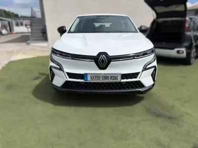 Renault Mégane E-Tech 2022 - 26490 EUR, 8860 km - 8860km - foto 2 de 16