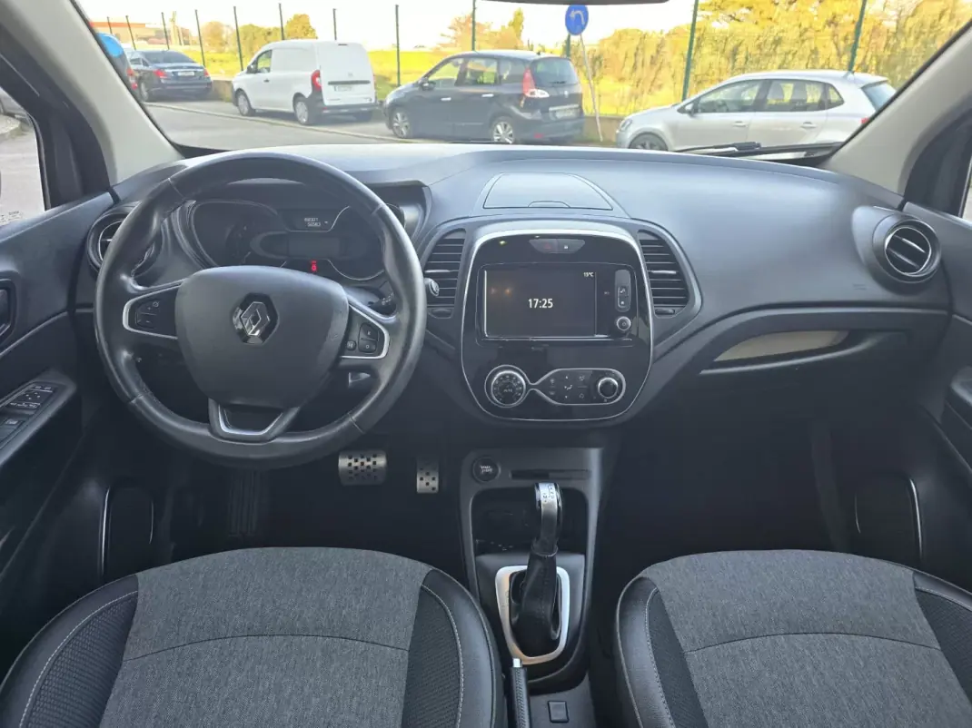 Renault Captur 2018 - 13450 EUR, 168000 km - AUTO.MOTO.pt - 168000km - foto 10 de 16