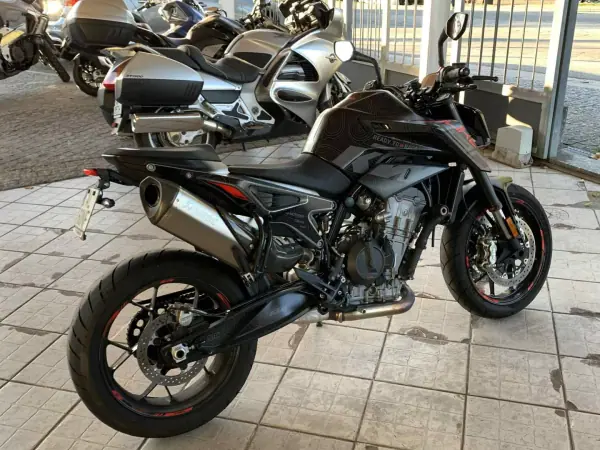KTM Duke 990 R 2021 - 7950 EUR, 5429 km - AUTO.MOTO.pt - 5429km - foto 3 de 18
