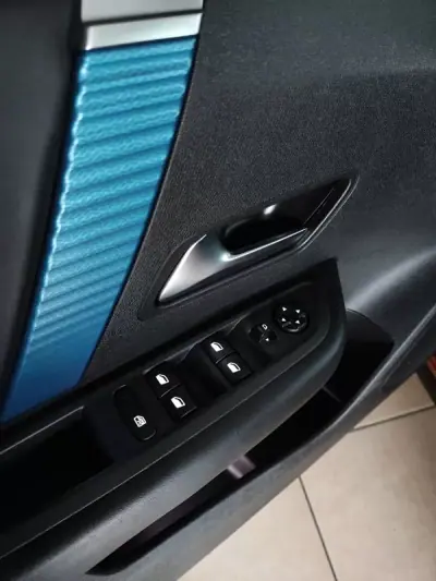 Citroën e-C4 2022 - 18500 EUR, 29900 km - AUTO.MOTO.pt - 29900km - foto 19 de 32