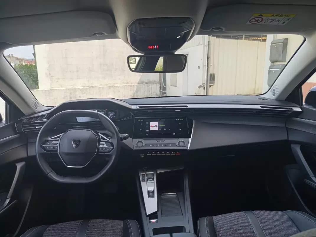 Peugeot 308 SW 2025 - 24990 EUR, 53970 km - AUTO.MOTO.pt - 53970km - foto 14 de 18