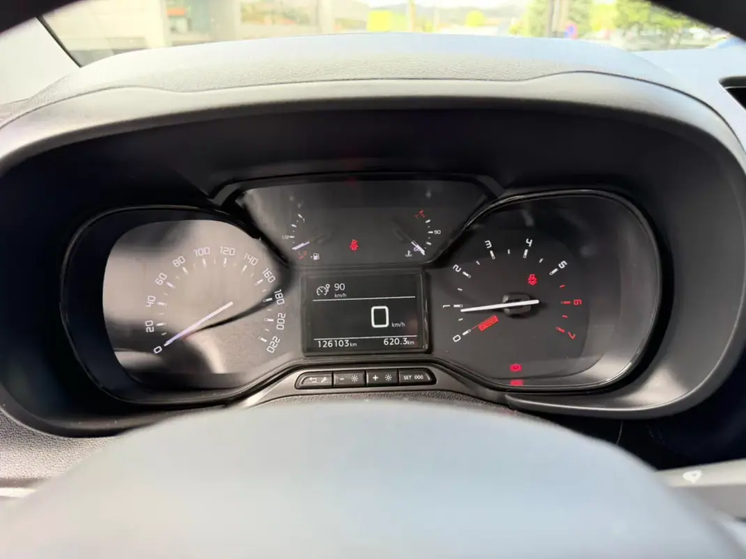 Citroën BERLINGO VAN XL 1.5 BLUE HDI 3 LUGARES 2019 - 13900 EUR, 126000 km - AUTO.MOTO.pt - 126000km - foto 7 de 9