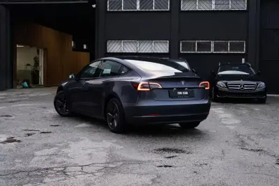 Tesla Model 3 2023 - 31999 EUR, 67000 km - AUTO.MOTO.pt - 67000km - foto 9 de 31