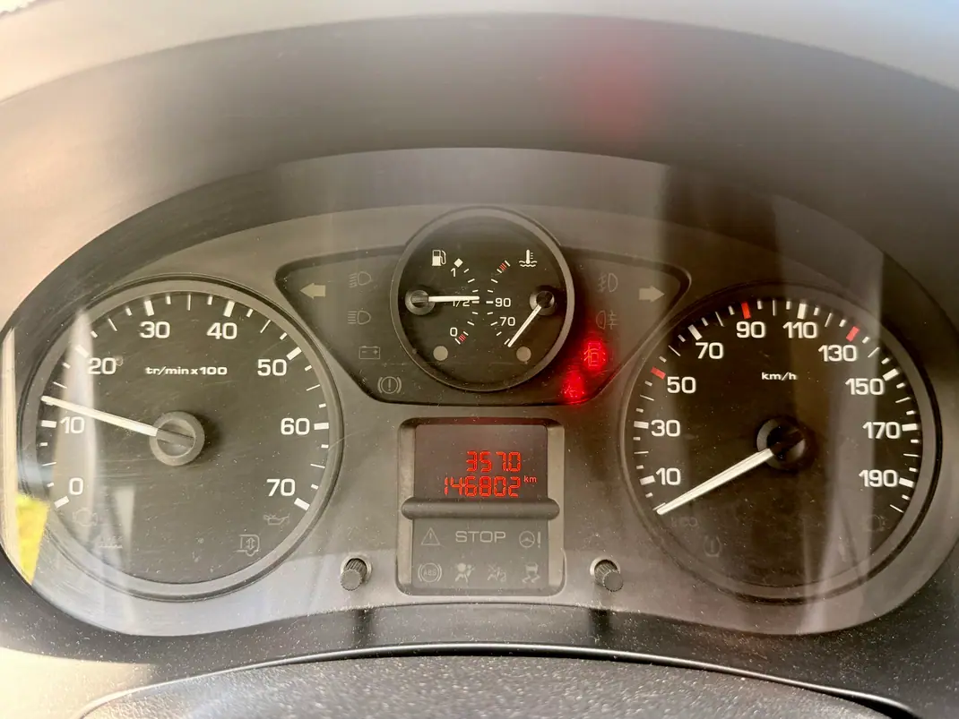Peugeot PARTNER 1.6 HDI L2 2017 - 12700 EUR, 146000 km - AUTO.MOTO.pt - 146000km - foto 5 de 13