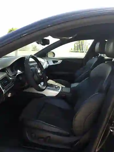 Audi A7 Sportback 2012 - 20000 EUR, 200000 km - AUTO.MOTO.pt - 200000km - foto 8 de 12