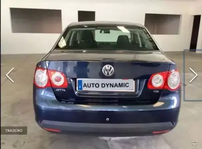 Volkswagen Jetta 2010 - 3900 EUR, 300000 km - AUTO.MOTO.pt - 300000km - foto 11 de 13