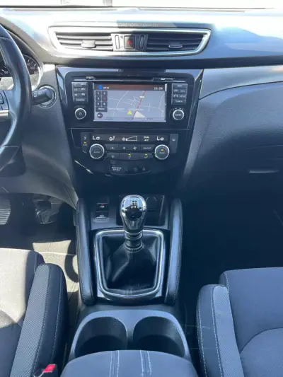 Nissan Qashqai 2017 - 13900 EUR, 236000 km - AUTO.MOTO.pt - 236000km - foto 8 de 14