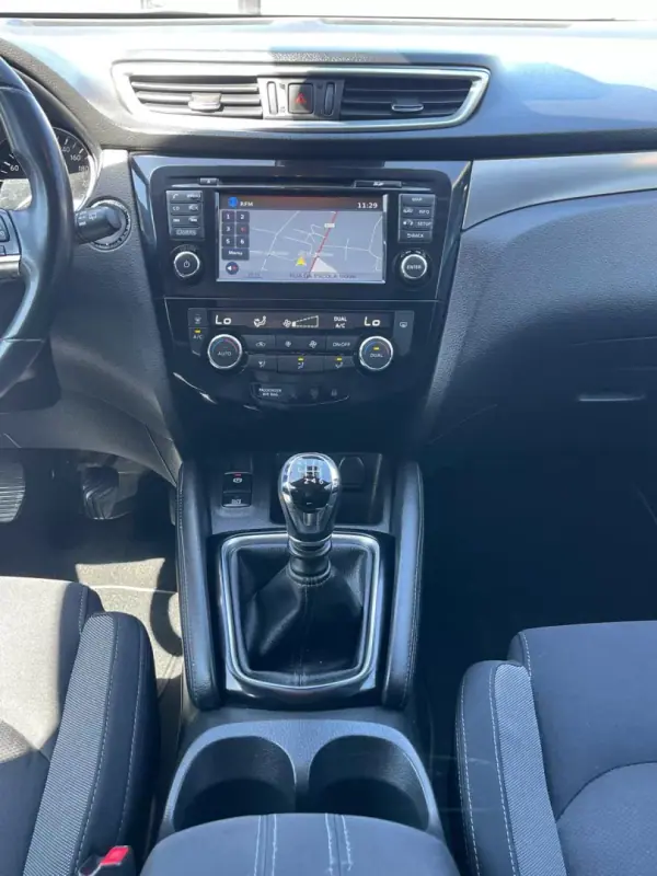 Nissan Qashqai 2017 - 13900 EUR, 236000 km - AUTO.MOTO.pt - 236000km - foto 8 de 14