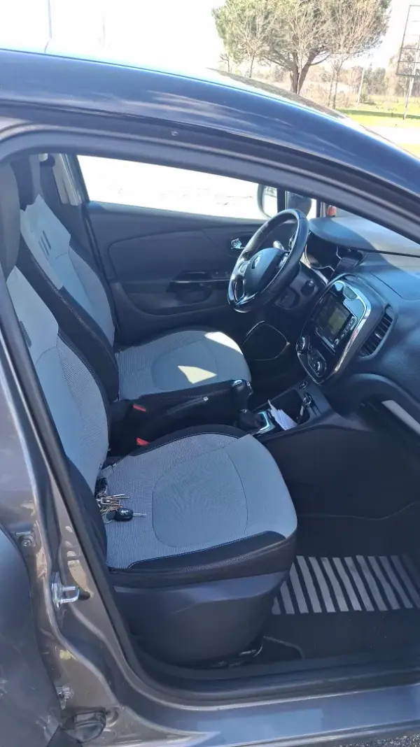 Renault Captur 2016 - 14500 EUR, 145213 km - 145213km - foto 8 de 11