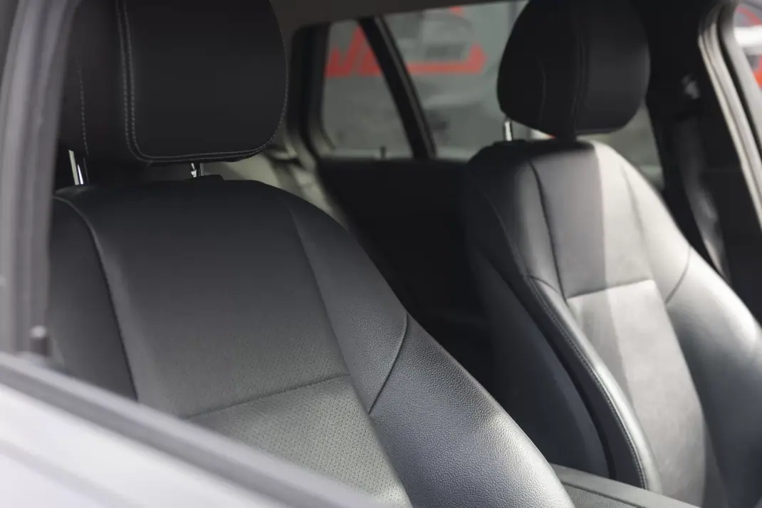 Mercedes-Benz C 180 2019 - 21900 EUR, 186430 km - AUTO.MOTO.pt - 186430km - foto 25 de 36