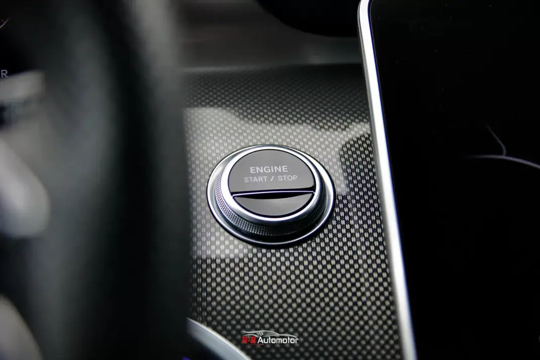 Mercedes-Benz C 300 2022 - 43500 EUR, 65000 km - AUTO.MOTO.pt - 65000km - foto 43 de 47