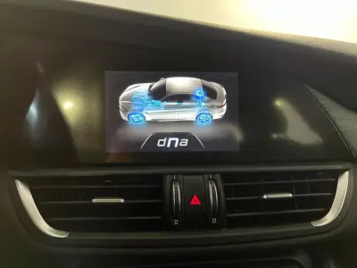 Alfa Romeo Giulia 2016 - 17750 EUR, 153000 km - AUTO.MOTO.pt - 153000km - foto 23 de 36
