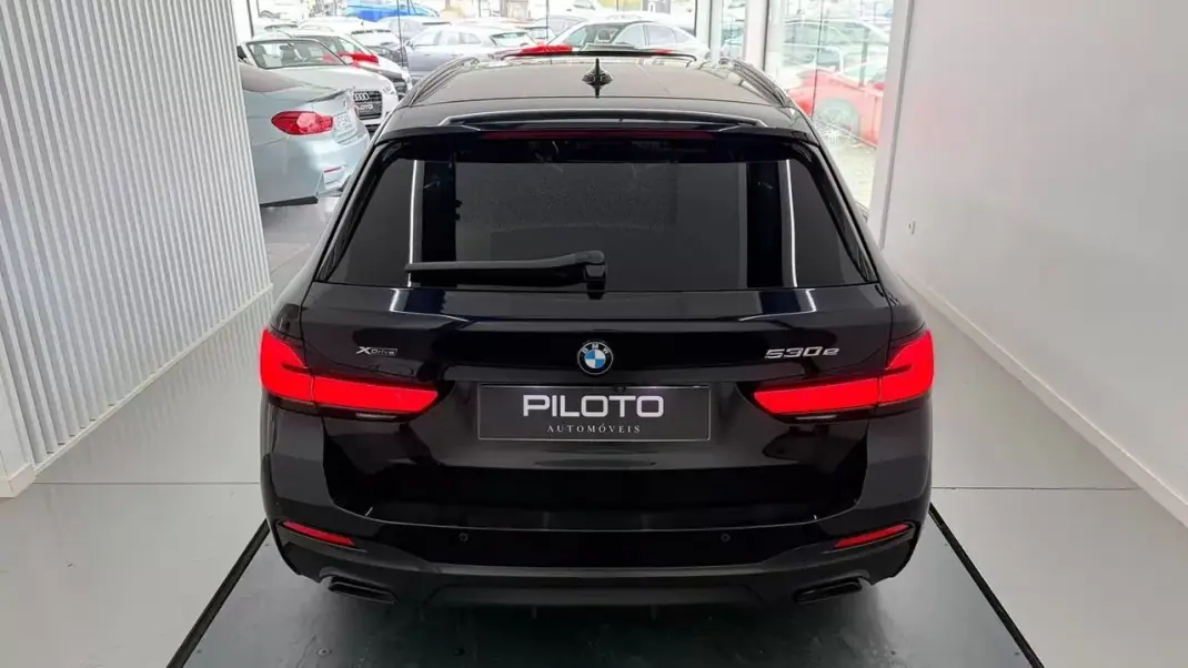 BMW 530e 2022 - 30990 EUR, 141000 km - AUTO.MOTO.pt - 141000km - foto 7 de 42