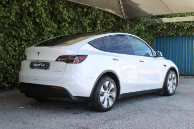Tesla Model Y 2023 - 36900 EUR, 90000 km - 90000km - foto 8 de 20